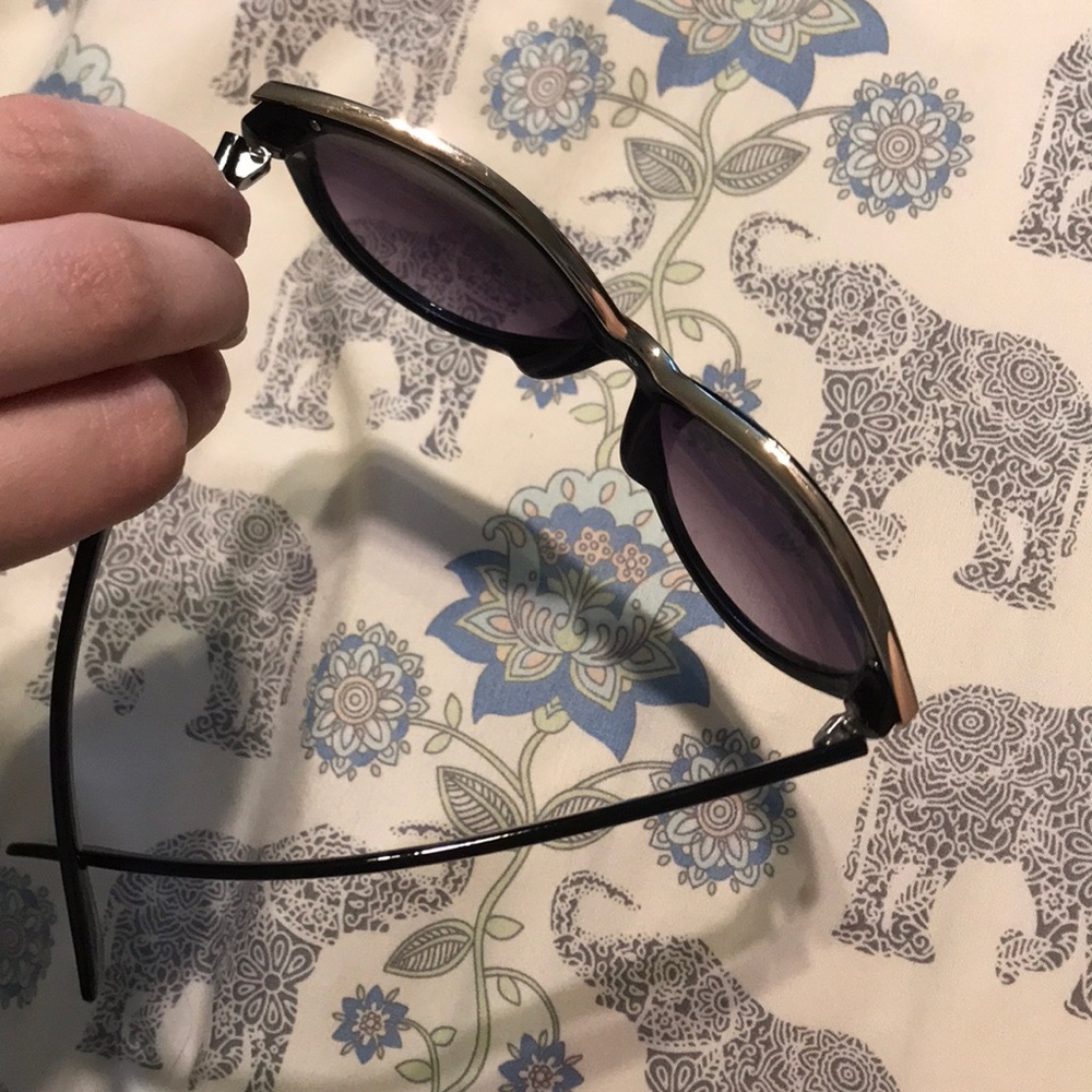 Sunglasses - Picture 4 of 5